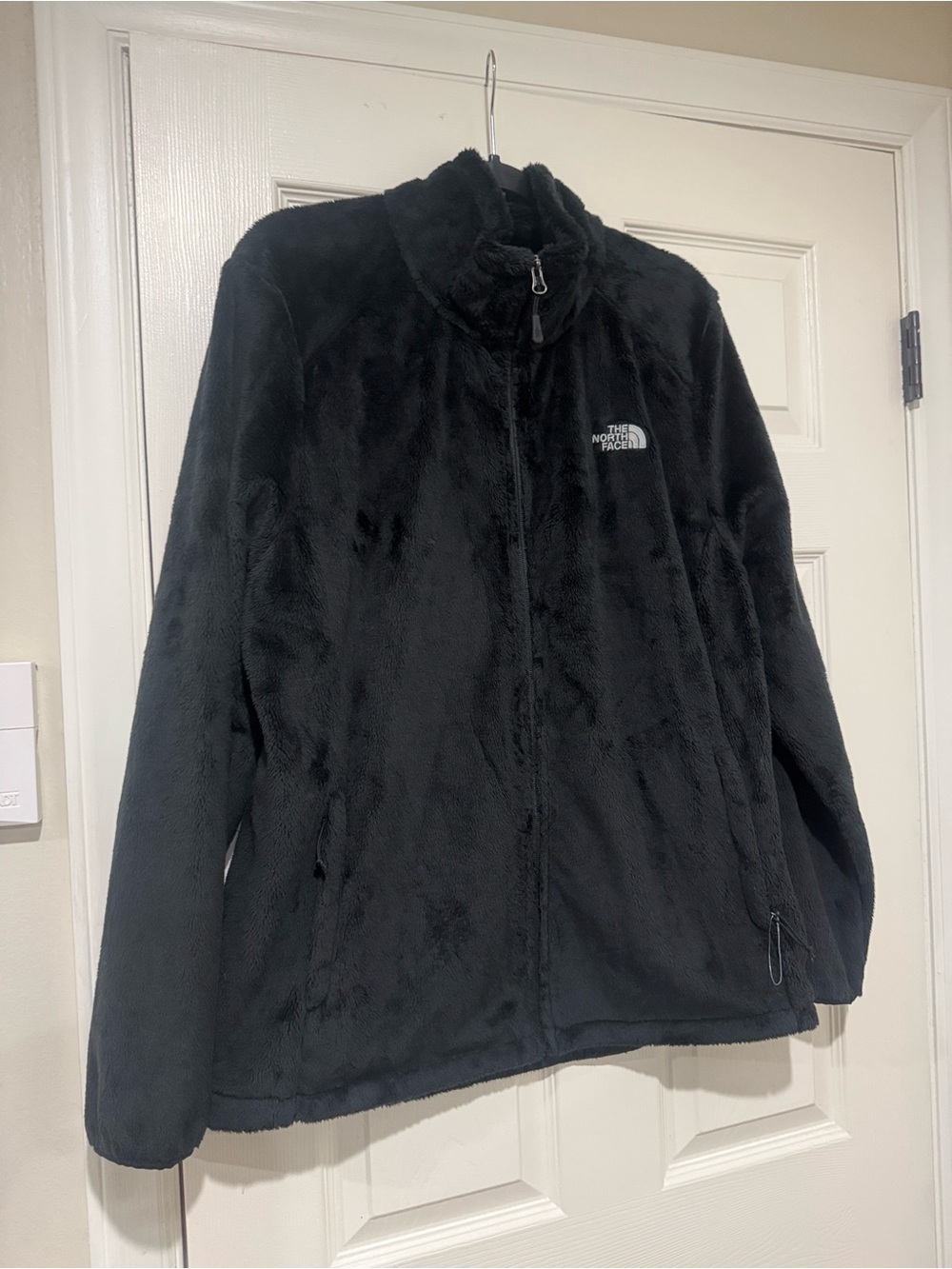 The North Face Long Sleeved Fleece/Front Zip Up Jacket! Very Soft! NWOT! Classy!